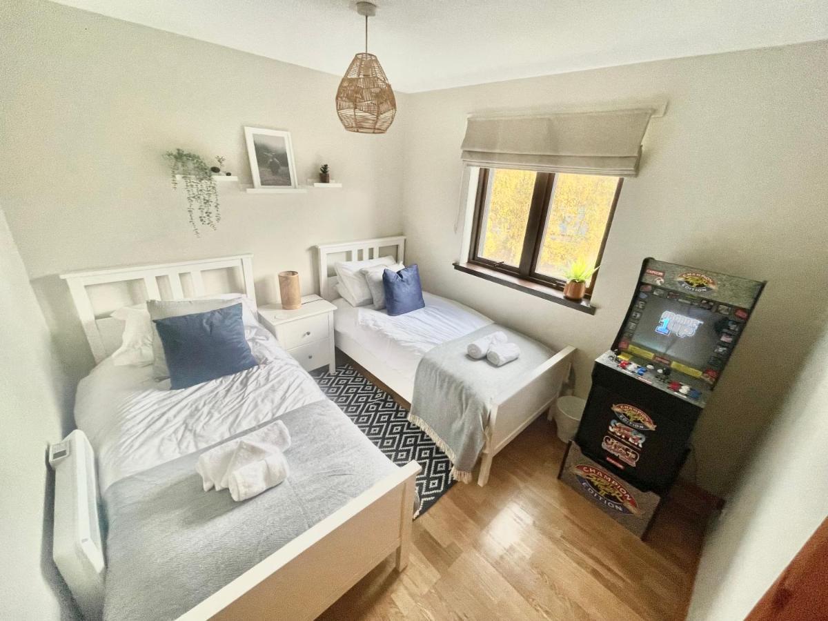 Comfortable, Modern Apartment With Parking. Inverness. Экстерьер фото